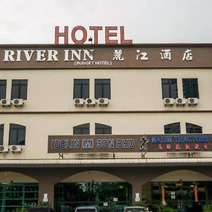 Hotel River Inn